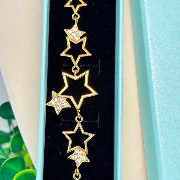 Star Cluster Bracelet with Crystal Accents - Picture 2 of 7